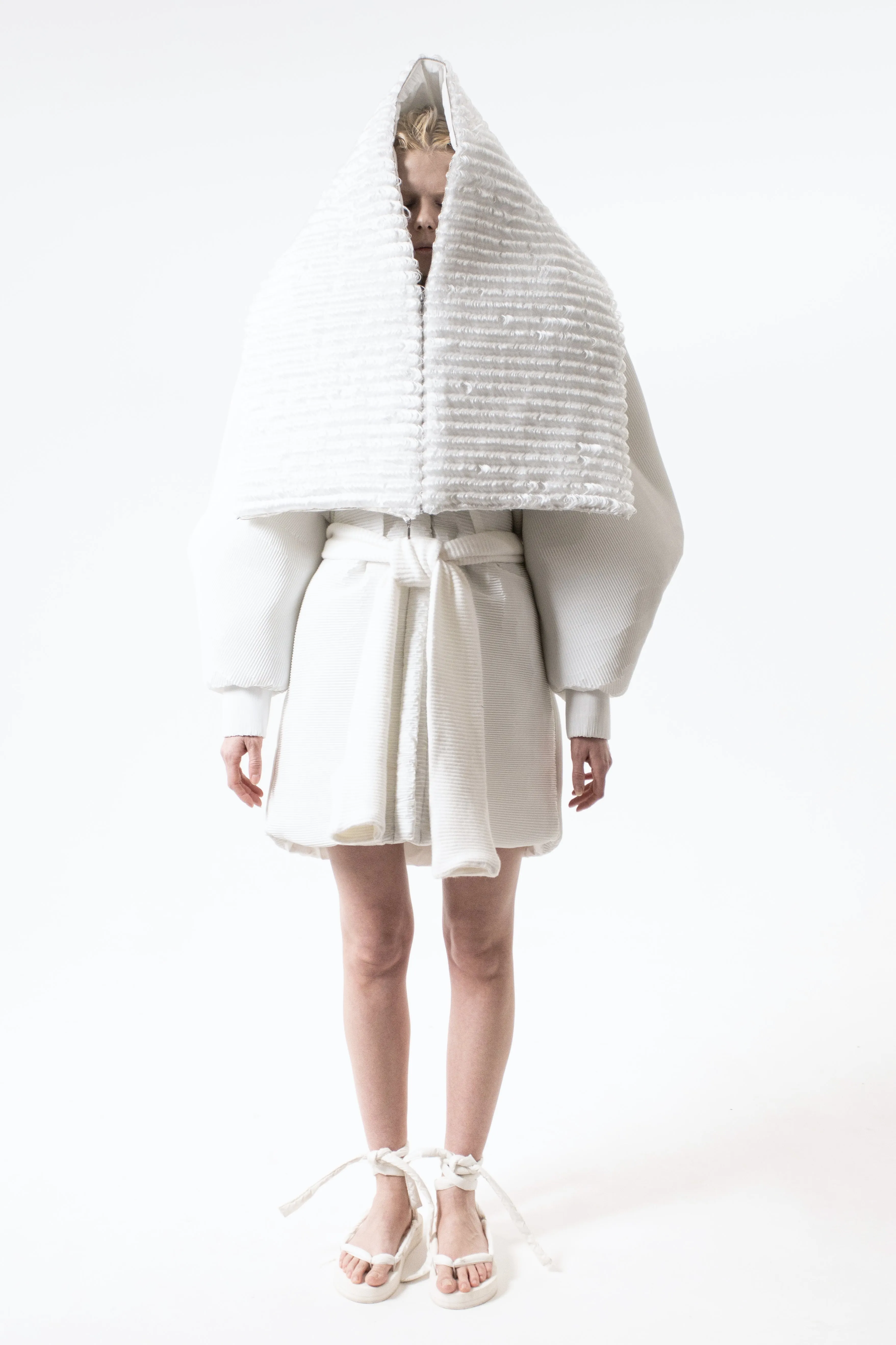 FALSE 3-way transforming piece: scarf / bag